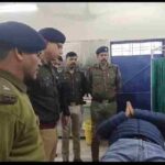 पुलिस चला रही है बेखौफ अपराधियों के खिलाफ “ऑपरेशन लंगड़ा” अभियान, करोड़ो की स्मैक के साथ कुख्यात नशा तस्कर को एनकाउंटर में गोली मारकर किया गिरफ्तार