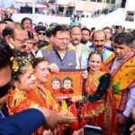 मुख्यमंत्री धामी ने सरकार के तीन वर्ष पूर्ण होने के अवसर पर हेमवती नंदन बहुगुणा स्टेडियम अल्मोड़ा में आयोजित चिकित्सा एवं बहुउद्देशीय शिविर में किया प्रतिभाग