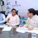 मुख्यमंत्री श्री पुष्कर सिंह धामी द्वारा केंद्रीय सड़क परिवहन एवं राजमार्ग मंत्री श्री नितिन गडकरी से नई दिल्ली में की गई भेंट के दौरान उत्तराखंड की विभिन्न सड़क एवं अवसंरचना परियोजनाओं को लेकर लिए गए कई महत्वपूर्ण निर्णय
