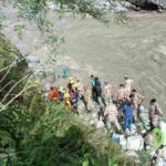 हादसों का काला दिन: रुद्रप्रयाग के घोलतीर में बड़ा हादसा, टेंपो ट्रैवलर अलकनंदा में समाया, 2 की मौत, 10 अब भी लापता, वाहन में 20 लोगो के सवार होने की सूचना