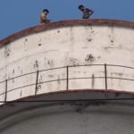 मानसिक रूप से विक्षिप्त युवक के लिये देवदूत बनी दून पुलिस, पानी की टंकी में चढ़े युवक को सकुशल रेस्क्यू कर नीचे उतारा