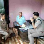 दून पुलिस पहुँची बुजुर्गो के द्वार, कुशलक्षेम पूछकर जाना उनका हाल, सभी बुजुर्गों को किये फल वितरित, उपलब्ध कराई दवाइयां व अन्य सामान