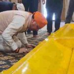 मुख्यमंत्री धामी ने नानकमत्ता साहिब गुरुद्वारे में टेका मत्था, बच्चों से की आत्मीय भेंट धार्मिक आस्था और सामाजिक सौहार्द का दिया संदेश