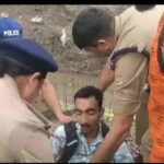 कांवड यात्रा के अन्तिम पडाव में भी कप्तान स्वंय डटे हैं मैदान में, जाम और उमस के कारण बेहोश हुए मोटर साइकिल सवार कावंड यात्री को संभालने उसकी ओर दौडे एसएसपी दून, पेय पदार्थ पिलाते हुए तत्काल मौके पर दिलाया आवश्यक प्राथमिक उपचार