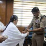ब्रह्मकुमारी संस्था से आई बहनों द्वारा एसएसपी देहरादून को राखी बांधकर की उनकी दीर्घायु की कामना, महिला सुरक्षा के लिए पुलिस द्वारा किये जा रहे प्रयासों पर दून पुलिस का किया धन्यवाद