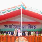मुख्यमंत्री धामी ने 79वें स्वतंत्रता दिवस के अवसर पर परेड ग्राउंड में राज्य के मुख्य कार्यक्रम में किया ध्वजारोहण, मुख्यमंत्री ने स्वतंत्रता संग्राम सेनानियों के परिजनों को भी किया सम्मानित