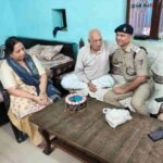 विश्व वरिष्ठ नागरिक दिवस पर दून पुलिस पहुंची सीनियर सिटीजन के द्वार, अकेले निवास कर रहे सीनियर सिटीजनों से मुलाकात कर ली गई उनकी कुशल क्षेम, बुजुर्गाें ने दिया दून पुलिस को आशिर्वाद