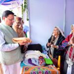 मुख्यमंत्री धामी ने मुख्यमंत्री आवास स्थित मुख्य सेवक सदन में उत्तराखंड हथकरघा एवं हस्तशिल्प विकास परिषद द्वारा आयोजित कार्यक्रम में किया प्रतिभाग