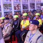 प्रधानमंत्री मोदी एनडीआरएफ, एसडीआरएफ और आपदा मित्र स्वयंसेवकों से मिले और उनके प्रयासों की सराहना की