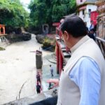 मुख्यमंत्री धामी ने टपकेश्वर महादेव मंदिर क्षेत्र में अतिवृष्टि से प्रभावित स्थल का किया निरीक्षण
