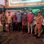 सार्वजनिक स्थानो पर खुलेआम शराब पीने वालों को दून पुलिस ने पढाया कानून का पाठ,  शराबियों की बारात लेकर फिर थाने पहुँची दून पुलिस, 35 शराबियों को पुलिस की वाहन सेवा लायी थाने