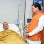 सीएम धामी ने मैक्स हॉस्पिटल में जाकर पूर्व मुख्यमंत्री भुवन चंद्र खंडूरी के स्वास्थ्य का हालचाल जाना