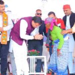 मुख्यमंत्री धामी ने राजकीय इंटर कॉलेज रिखणीखाल, पौड़ी गढ़वाल में आयोजित शहीद स्मरण समारोह में किया प्रतिभाग