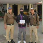 गैर इरादतन हत्या में वांछित 5 हज़ार के इनामी अभियुक्त को दून पुलिस ने किया गिरफ्तार, दोस्तो के साथ बर्थडे पार्टी के दौरान अवैध पिस्टल का प्रदर्शन करते समय अभियुक्त से चल गयी थी गोली