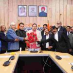 मुख्यमंत्री से अध्यक्ष संघर्ष समिति बार एसोसिएशन देहरादून के पदाधिकारियों ने भेंट कर सौंपा विभिन्न समस्याओं से संबंधित ज्ञापन, मुख्यमंत्री ने दिया बार एसोसिएशन की विभिन्न समस्याओं के समाधान का आश्वासन