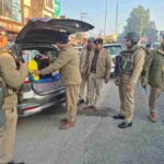 एसएसपी देहरादून के निर्देशों पर पूरे जनपद में दून पुलिस द्वारा लगातार चलाया जा रहा आकस्मिक चेकिंग अभियान, नगर व देहात क्षेत्र में सभी सीमावर्ती चैक पोस्टों/आन्तरिक मार्गों पर आने जाने वाले निजी/सार्वजनिक वाहनों की करी आकस्मिक चैकिंग
