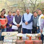कैबिनेट मंत्री गणेश जोशी ने आपदा से प्रभावित परिवारों को गैस चूल्हे एवं गैस सिलेंडर राहत सामग्री वितरित की