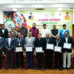 मुख्यमंत्री ने आकांक्षी जिला एवं ब्लॉक कार्यक्रम में सर्वश्रेष्ठ प्रदर्शन करने वाले विकासखंडों और जिलों को किया सम्मानित