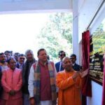 इंटर कॉलेज यमकेश्वर के नवनिर्मित दो मंजिला भवन के उद्घाटन के अवसर पर यमकेश्वर पहुंचे मुख्यमंत्री धामी एवं उत्तर प्रदेश के मुख्यमंत्री योगी आदित्यनाथ