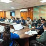 मुख्यमंत्री धामी के विज़न को गति, आवास एवं नगर विकास योजनाओं में पारदर्शिता, तकनीकी नवाचार और समयबद्ध क्रियान्वयन पर सख्ती, योजनाओं का क्रियान्वयन समयबद्ध, गुणवत्तापूर्ण और जवाबदेही- डॉ. आर. राजेश कुमार