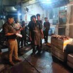 रायपुर क्षेत्र में सड़क किनारे फुटपाथों पर अवैध अतिक्रमण कर यातायात बाधित करने वाले दुकानदारों के विरुद्ध पुलिस ने की कार्यवाही, दुकानों के बाहर सामान लगाकर आवागमन बाधित करने वाले 19 दुकानदारों के पुलिस एक्ट में किये चालान, 1 वाहन को किया सीज