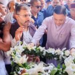 सीएम धामी ने पूर्व कैबिनेट मंत्री स्व.हीरा सिंह बिष्ट के निजी आवास पहुँचकर उनके पार्थिव शरीर पर पुष्पचक्र अर्पित कर दी श्रद्धांजलि