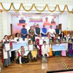 मुख्यमंत्री ने तीलू रौतेली एवं आंगनबाड़ी कार्यकत्री पुरस्कार से मातृशक्ति को किया सम्मानित, तीलू रौतेली पुरस्कार की सम्मान राशि 51 हजार से बढ़ाकर 75 हजार और आंगनबाड़ी कार्यकत्री पुरस्कार की राशि 51 हजार से बढ़ाकर 61 हजार रुपये करने की मुख्यमंत्री ने की घोषणा