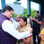 मुख्यमंत्री धामी ने 15 अगस्त की पूर्व संध्या पर शहीद अमित कुमार अणथ्वाल के परिजनों से की भेंट, किया सम्मानित