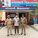 मादक पदार्थो की तस्करी में लिप्त 2 नशा तस्करों को दून पुलिस ने किया गिरफ्तार, अभियुक्तो के कब्जे से 5 लाख रू0 से अधिक मूल्य की स्मैक हुई बरामद