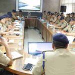 मासिक अपराध गोष्ठी में दिखे एसएसपी दून के कडे तेवर, लापरवाही बरतने वाले अधिकारियों को सख्त कार्यवाही की दी चेतावनी