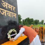 सीमांत क्षेत्र में शहीद स्मारक एवं विशाल तिरंगे का लोकार्पण, सीएम धामी ने वीर शहीदों को किया नमन