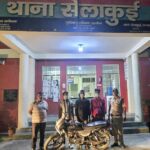 बाइक पर क्षमता से अधिक सवारी बैठाकर स्टंटबाजी करना पडा भारी, वायरल वीडियो का संज्ञान लेकर दून पुलिस ने उतारी खुमारी, बाइक सीज कर उल्लन्घन कर्ताओ के पुलिस एक्ट मे किये चालान