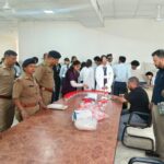 प्रेमनगर स्थित निजी शिक्षण संस्थान में बिना पूर्व सूचना के औचक निरीक्षण हेतु पहुँची पुलिस व डाक्टरों की संयुक्त टीम, रेन्डमली 115 छात्र/छात्राओं का ड्रग्स किट से किया गया मेडिकल टेस्ट